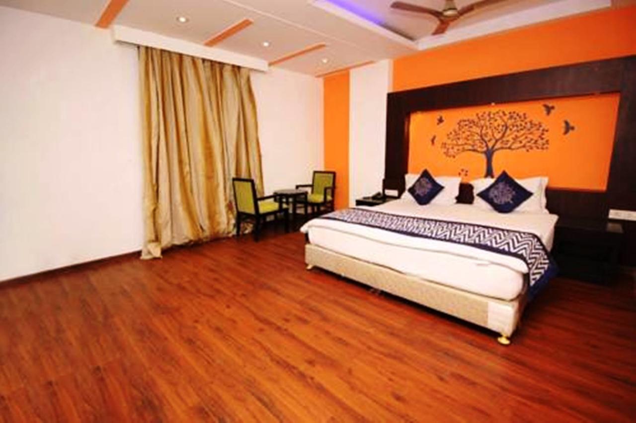 Hotel Vipul Grand คูร์เคาน์ ภายนอก รูปภาพ