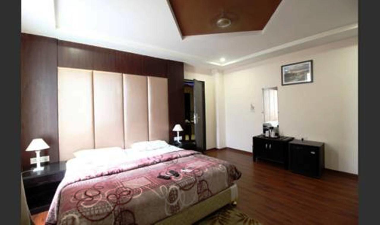 Hotel Vipul Grand คูร์เคาน์ ภายนอก รูปภาพ