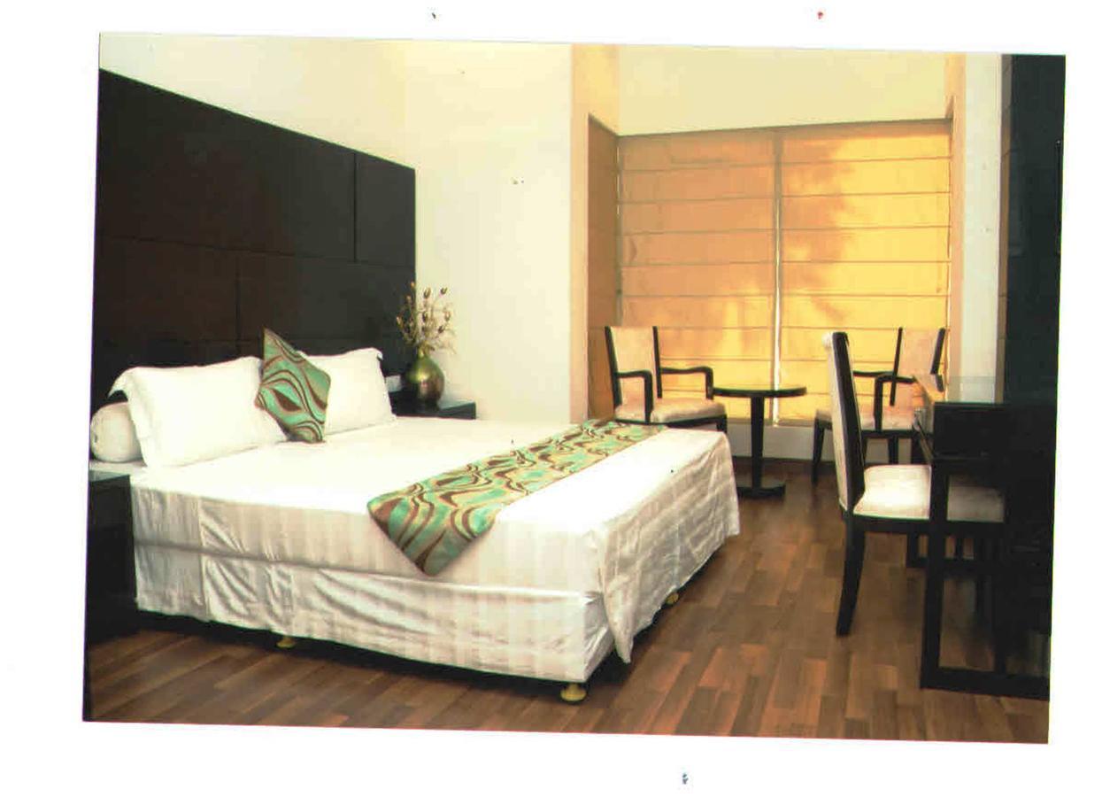 Hotel Vipul Grand คูร์เคาน์ ภายนอก รูปภาพ
